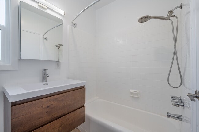 Photo - 4076 Redwood Ave