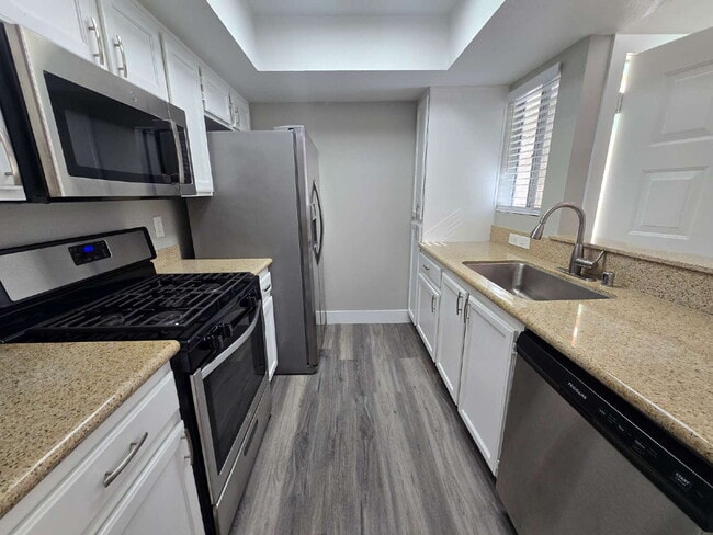 Building Photo - 7100 W Pirates Cove Rd Unit 1042