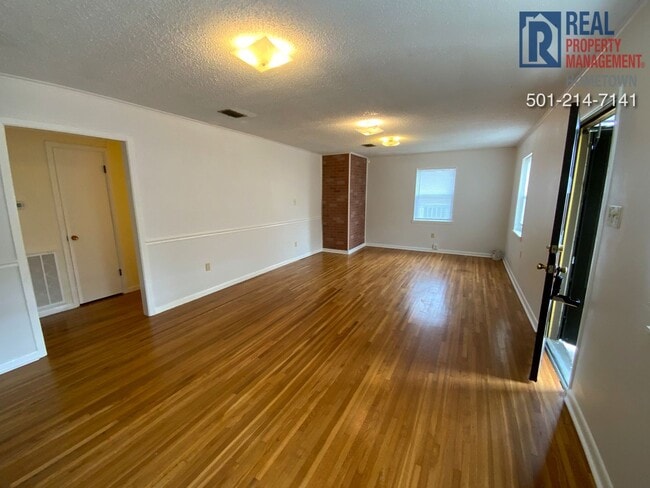 Photo - 711 W 54th St