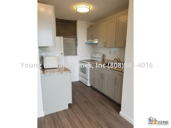 Photo - Nice Studio unit located behind Puck's Alley and close to UH.  Water &amp; Sewer included.