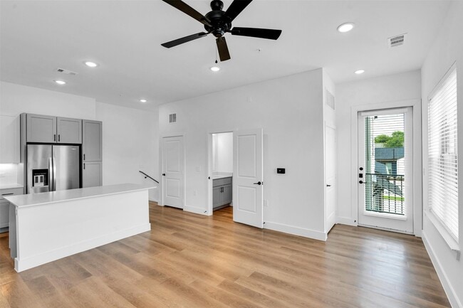 Building Photo - 1492 Bernard St Rental