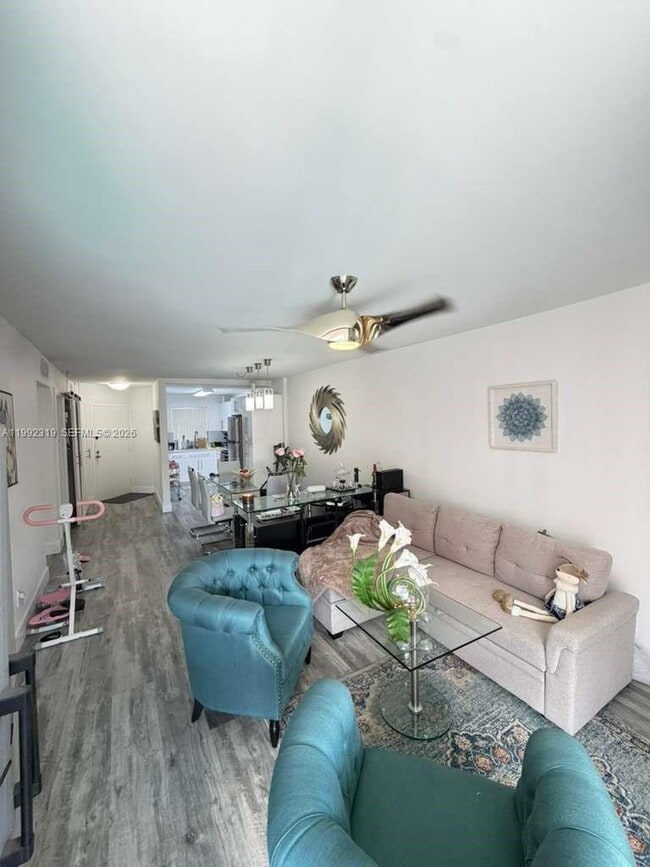 Building Photo - 1750 W 46th St Unit 312