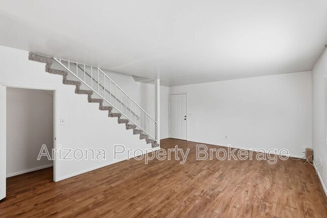 245 E Vine Cir