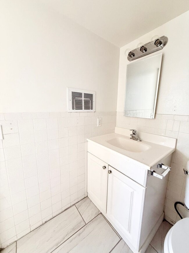 Photo - 622 N B St Unit C
