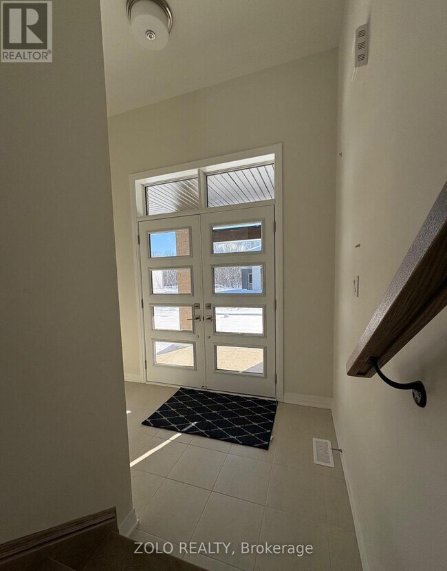 Photo - 3172 Searidge St