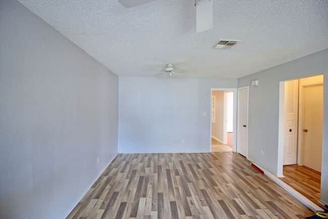 Photo - 743 Hummingbird Ln