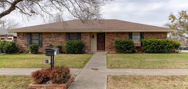 Building Photo - "Charming 3-Bed, 2-Bath Home in Copperas Cove – walking distance to local schools!"