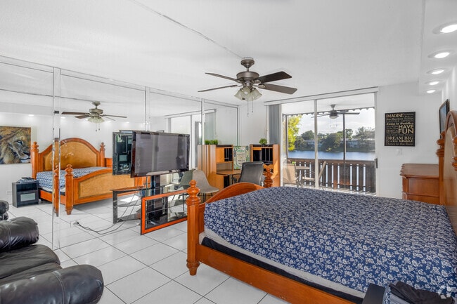 Super Jumbo Studio - 640SF - Bedroom