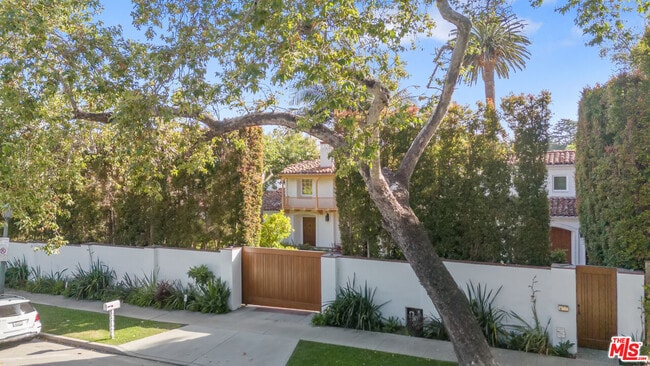 Building Photo - 221 S Beverly Glen Blvd Rental