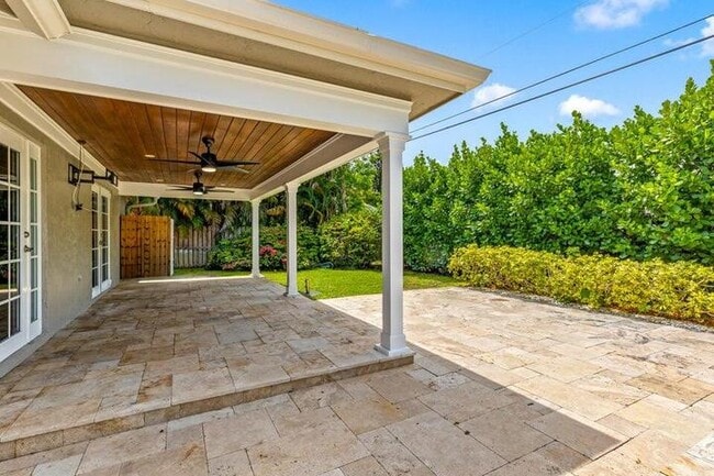 4610 Pinetree Dr