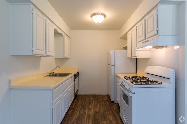 1BR, 1BA - 756SF, Kitchen