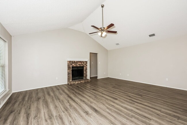 Photo - 1121 Cardinal Oaks Dr