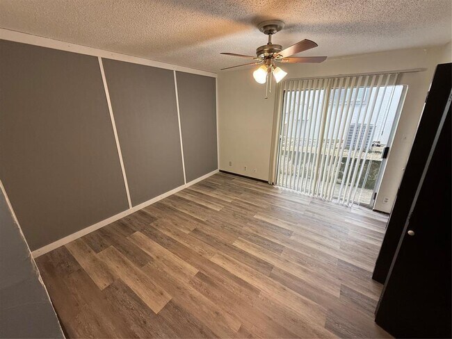 Photo - 2408 Longview St Unit 104.