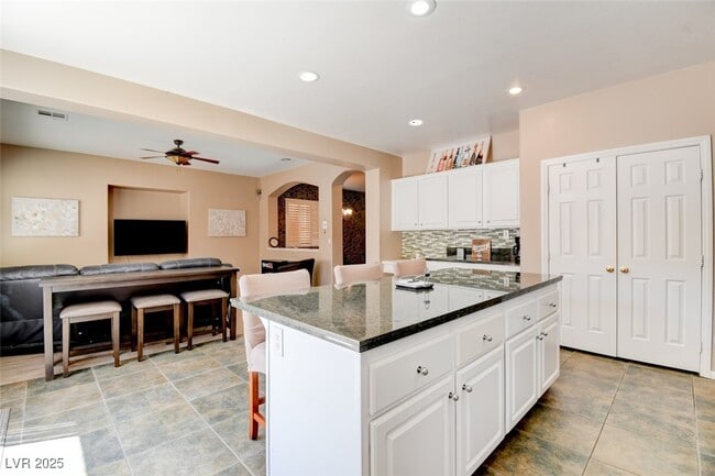 Building Photo - 2521 Wellworth Ave Rental