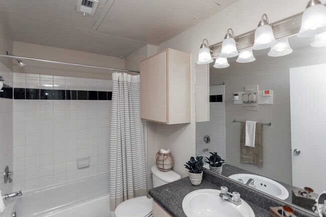 2BR, 2BA - 760 SF