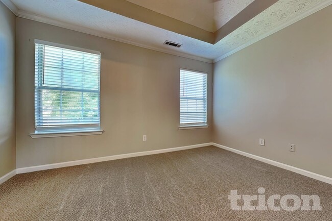 Photo - 660 Tipperary Rd