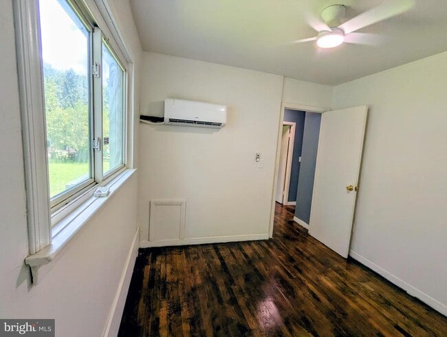 Photo - 2225 Williams Dr