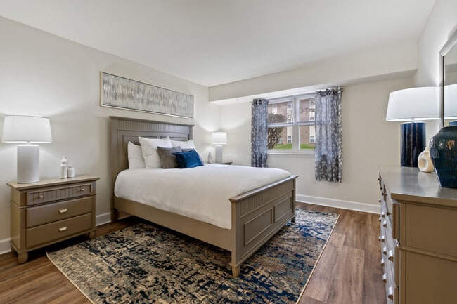 Woodsdale Apartments