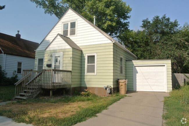 Building Photo - House- NE Unit 1