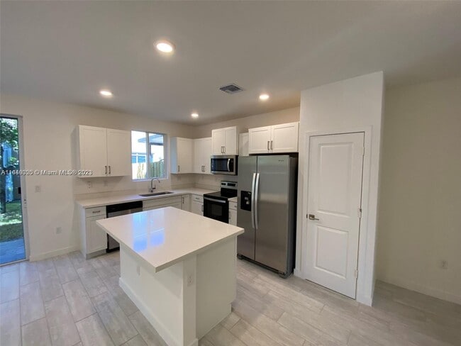 Photo - 1048 SE 23rd Ter