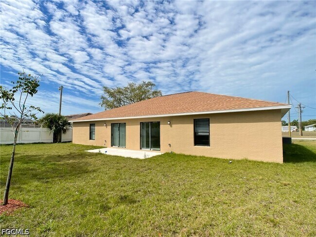 Photo - 2005 Chiquita Blvd S
