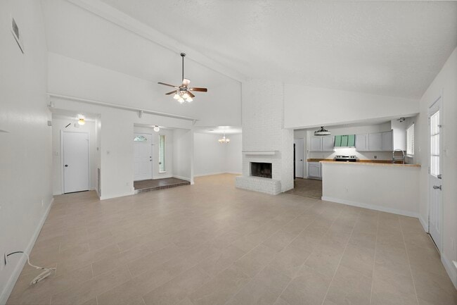 Photo - 13815 Grosvenor St