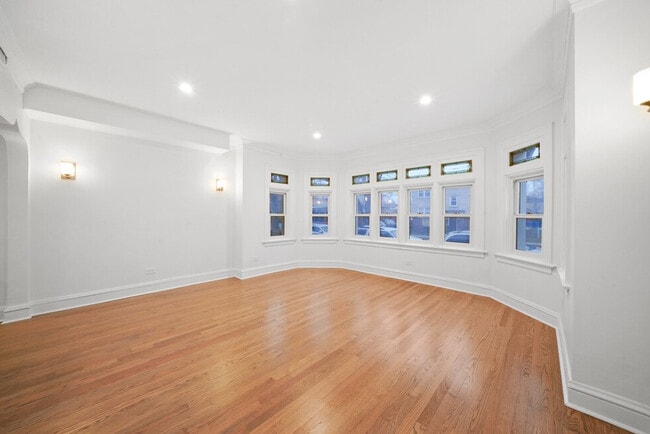 Photo - 2737 W Lunt Ave Unidad 1E