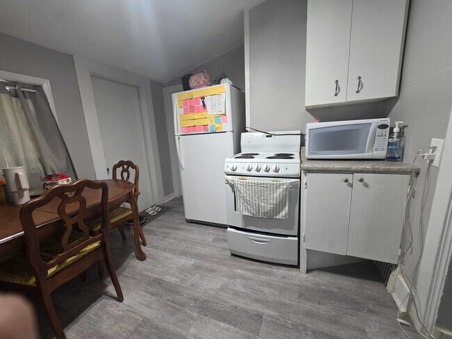 Photo - 555 Division St Unit 2