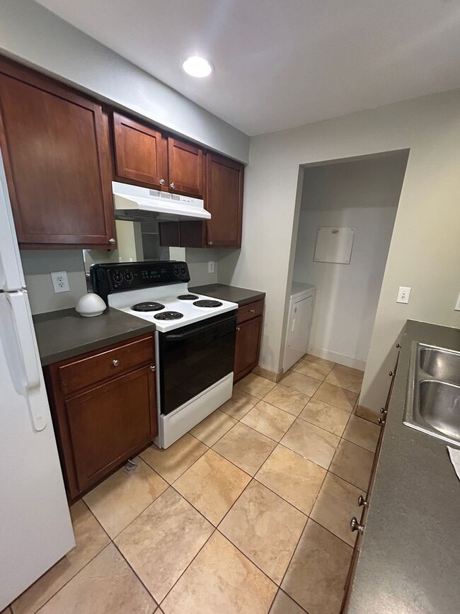 Photo - 909-911 Connecticut Unit 911