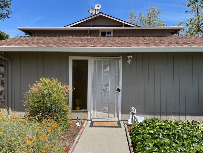Photo - Spacious 2 Bedroom, 1 Bath Apartment w/ 1 Car Covered parking and onsite laundry