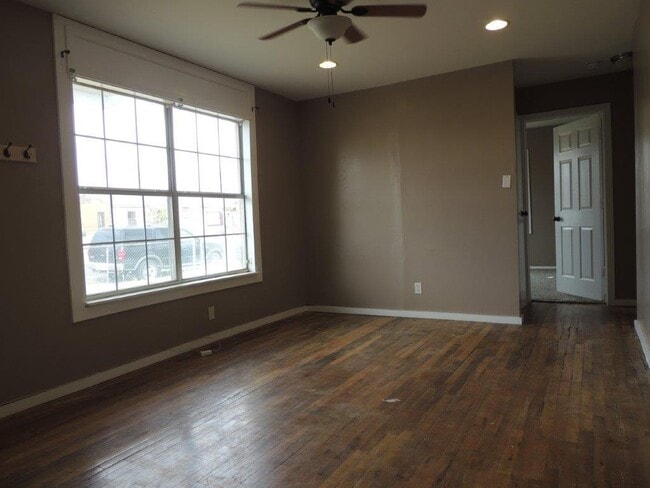 Photo - 410 Snyder St