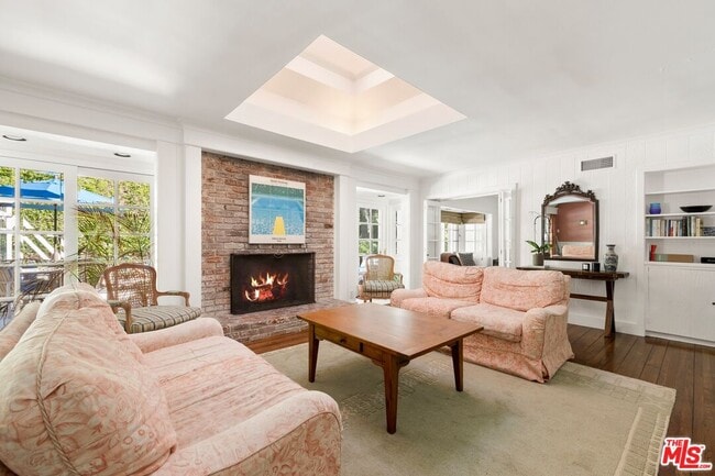 Photo - 1456 Roscomare Rd