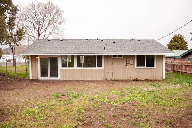 Photo - Amazing 3bed 2 bath home in the heart of Bonanza.