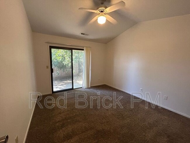 Photo - 1378 Queens Cir