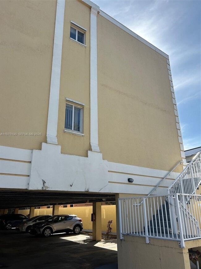 Photo - 928 SW 3rd St Unit 207