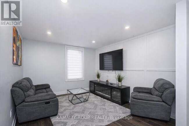 Photo - 449 Kenilworth Ave N