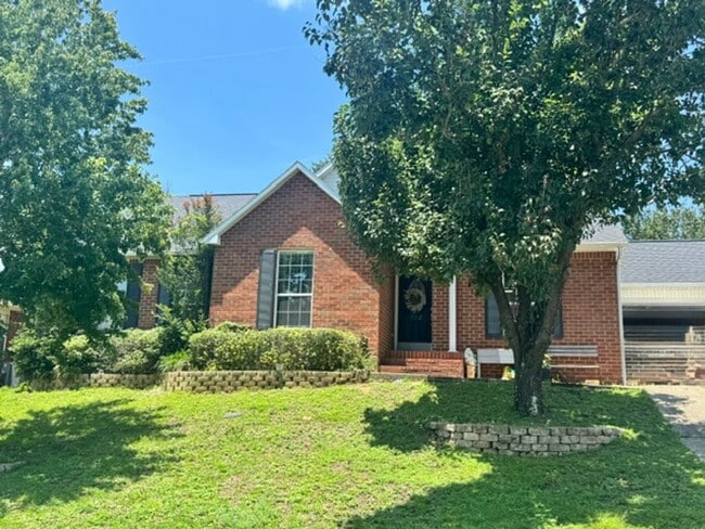Building Photo - Spacious 4 Bedroom in South Crestview!