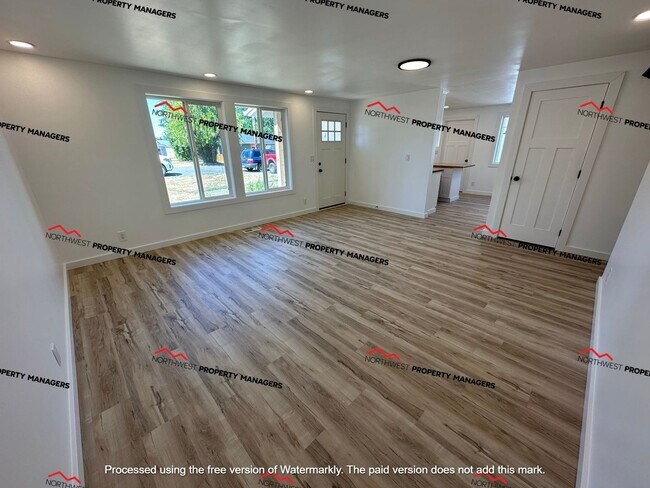 Photo - STATUS: AVAILABLE | R293 | $2095.00