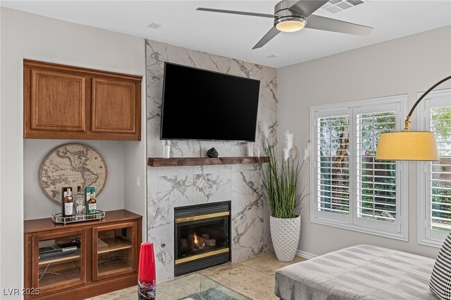 Photo - 275 Spectacular St