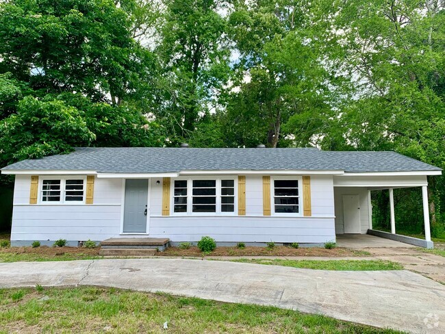 Building Photo - This 3 bed /2 bath in the Broadmoor Commun... Rental