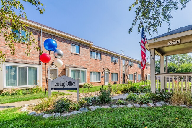 Dearborn Club Apartments
