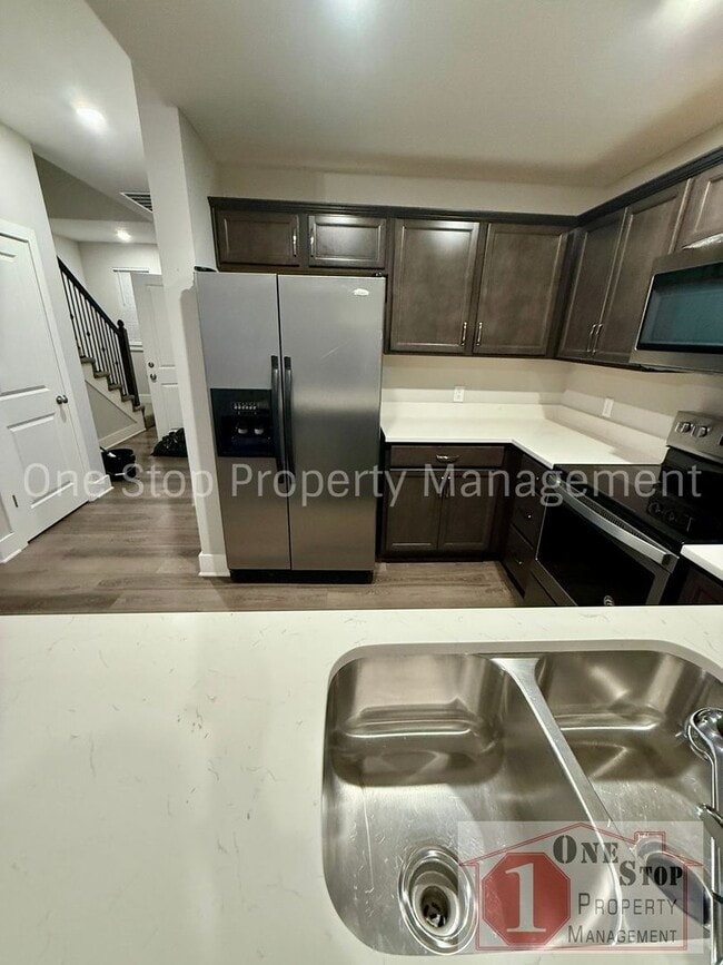 Photo - 3 Bedroom / 2.5 Bathroom Townhome in Louis...