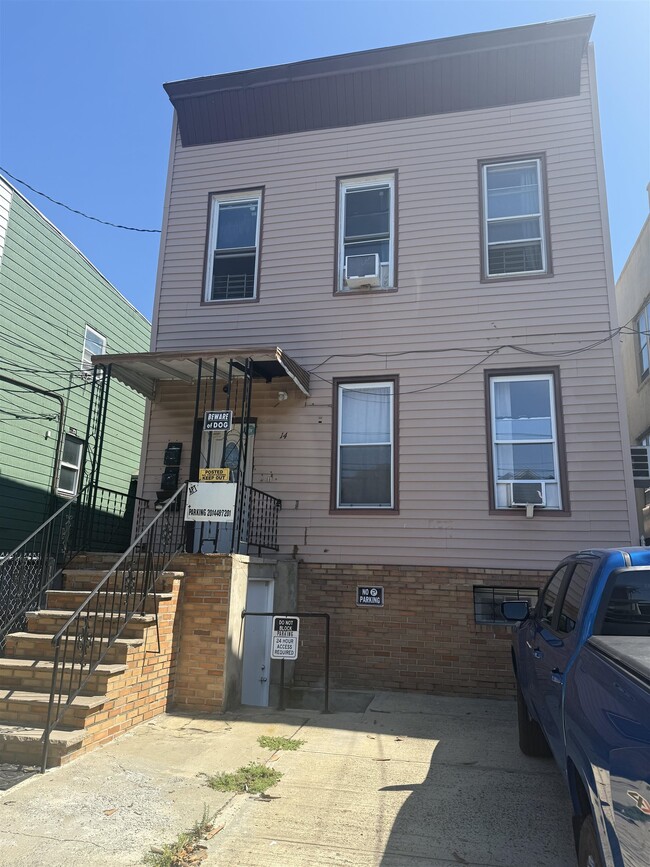 Building Photo - 14 Beacon Ave Unit 1