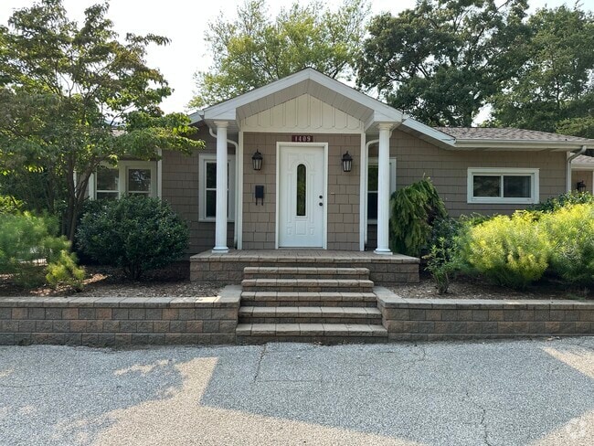Building Photo - 1409 Miller Dr Rental