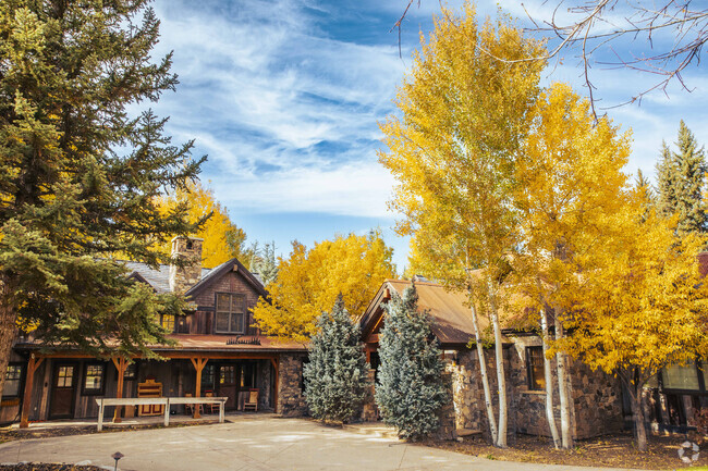 Building Photo - 1900-1902 Snowmass Creek Rd Rental