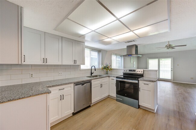 Building Photo - 10523 Town Square Rd Rental
