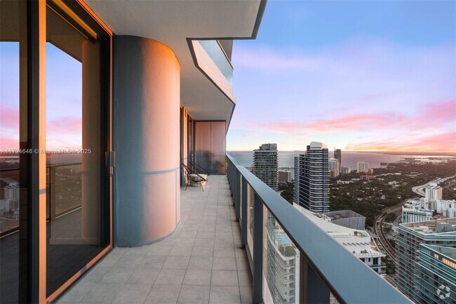 Building Photo - 1000 Brickell Plaza Unit PH5706 Rental