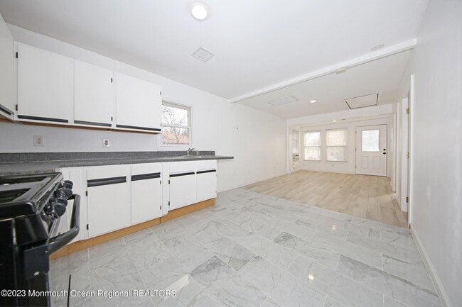 Photo - 243 Seabreeze Ave