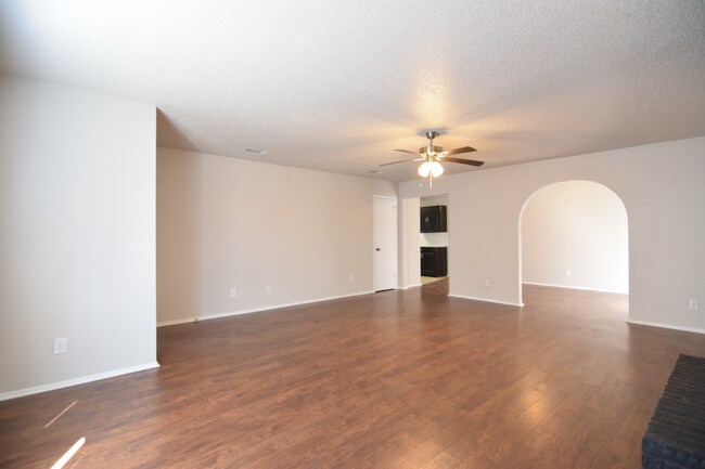 Photo - 118 W Hogan Dr