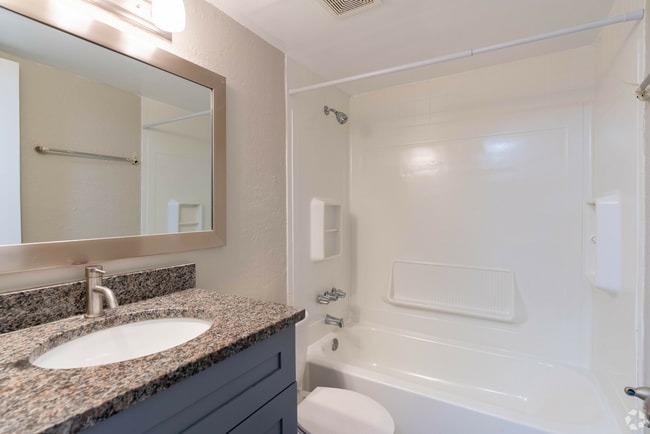 Photo - Creekwood Club